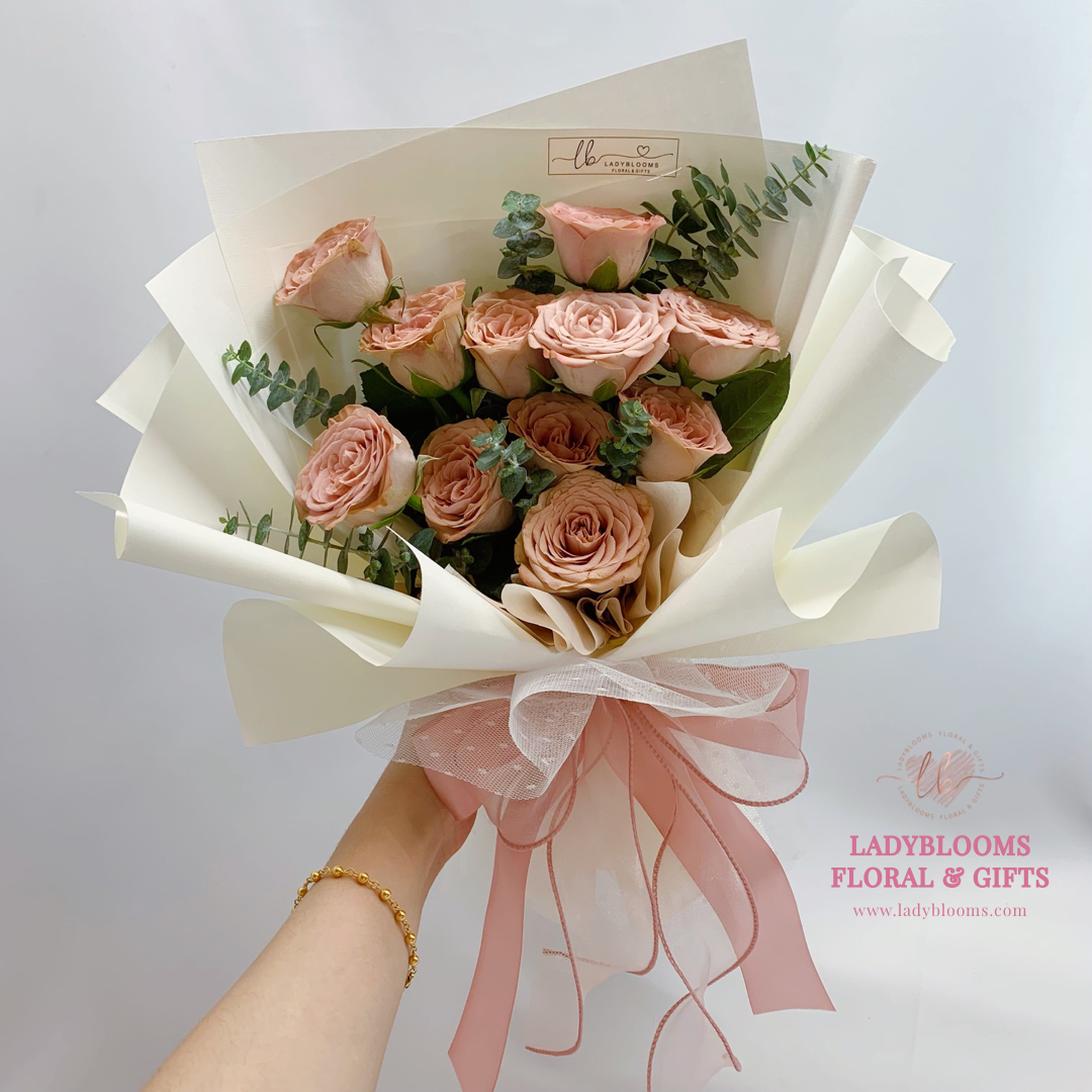 Fresh Bouquet - Cappuccino Roses with Balloon