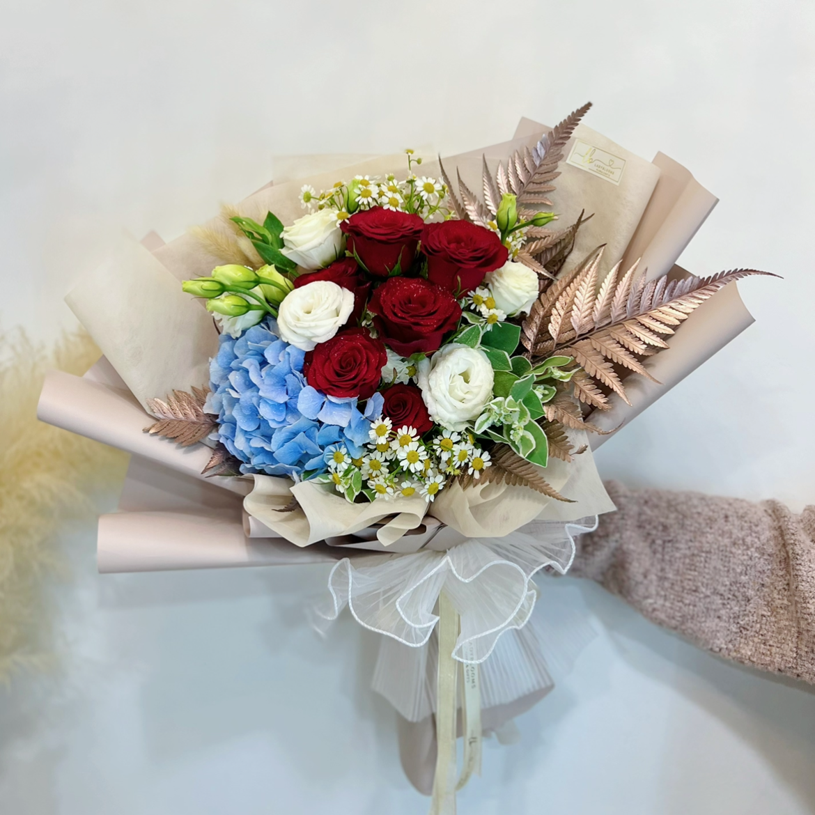 Red Rose And Blue Hydrangea Wedding Bouquet Embellish Outdoor Wedding: