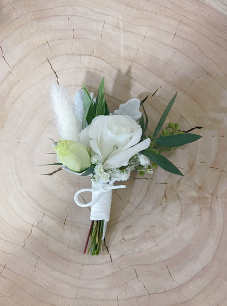 Fresh Flowers Boutonnière