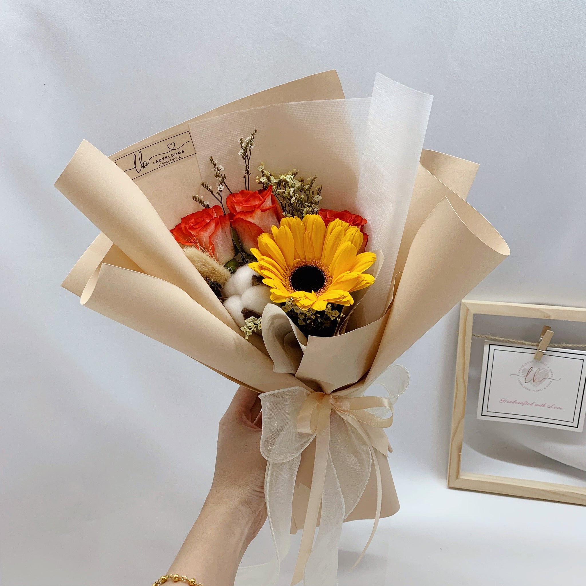 Gerbera & Roses - Strawberry Shortcake