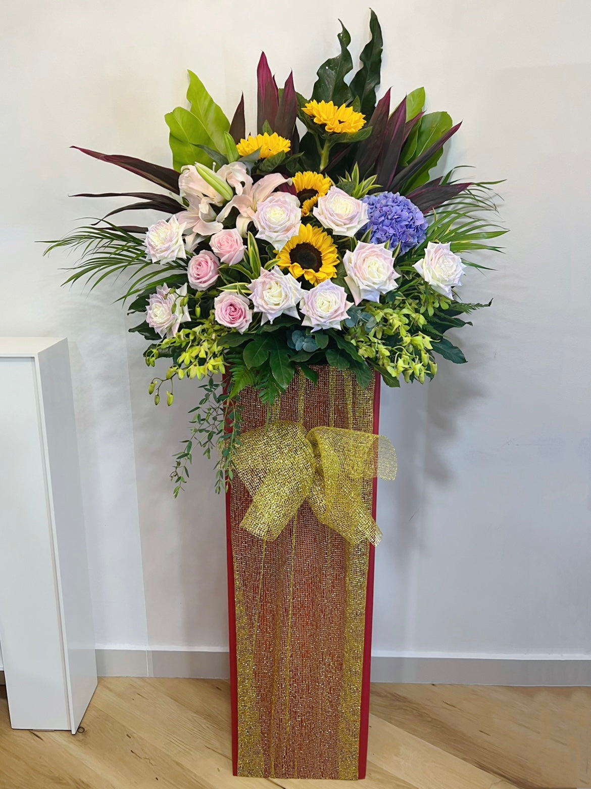 Grand Opening Floral Stand - Golden Prosperity