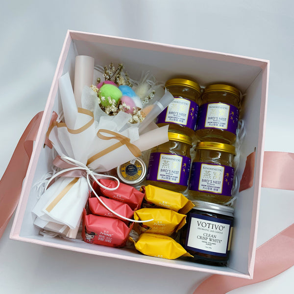 Gift Box with 100% Soy Wax Candle - For Mummy to be