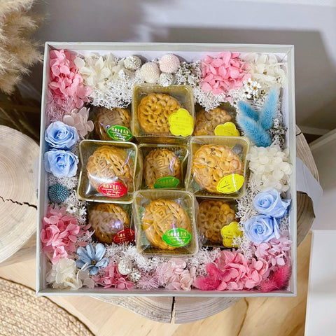 Mooncake Box with Preserved Flowers Arrangements (Premium)