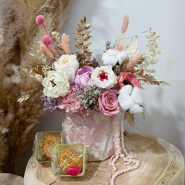 Mooncake with Preserved Flowers Arrangements