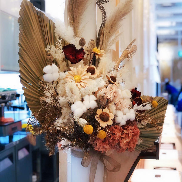 Luxurious Vase Arrangements - Blooming in Season